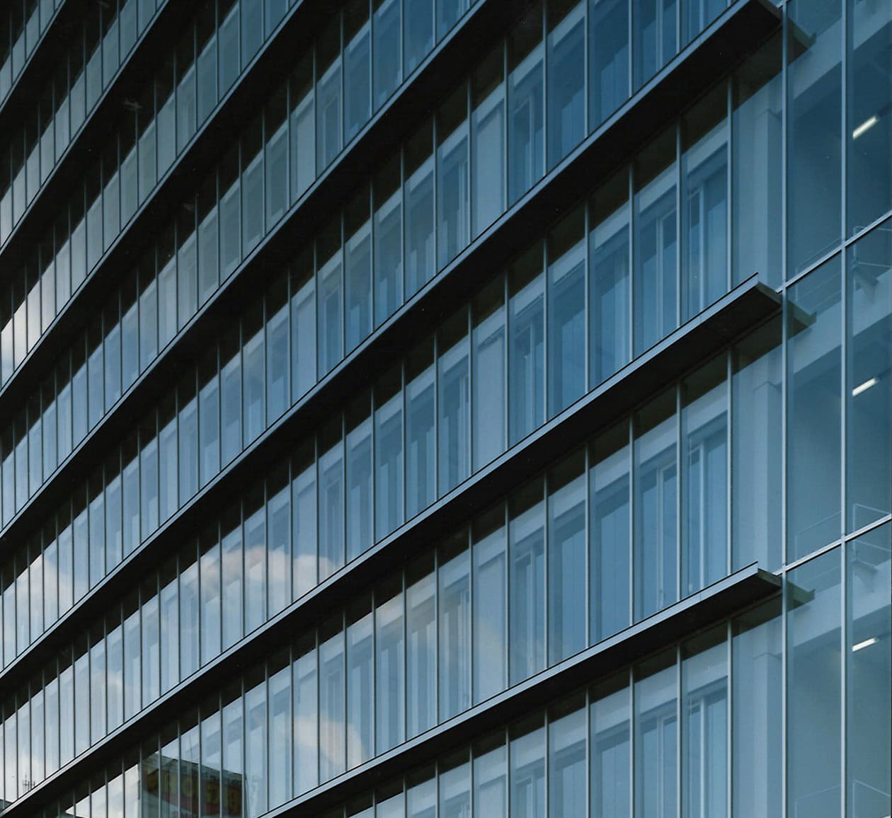 ガラスカーテンウォールアップ写真PC